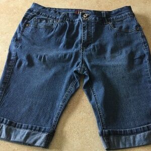 Women's stretch denim shorts size 12